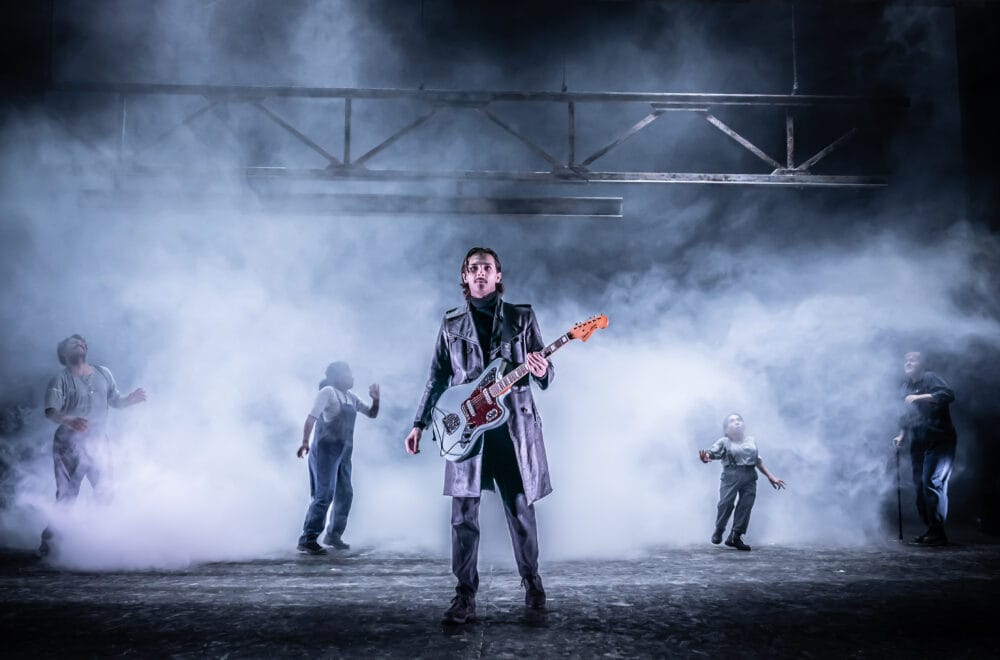 6023 Tim Pritchett, Nadia Nadarajah, Killian Thomas Lefevre, Annabelle Davis, and Daneka Etchells on stage in The Real and Imagined History of the Elephant Man. Photo by Marc Brenner.