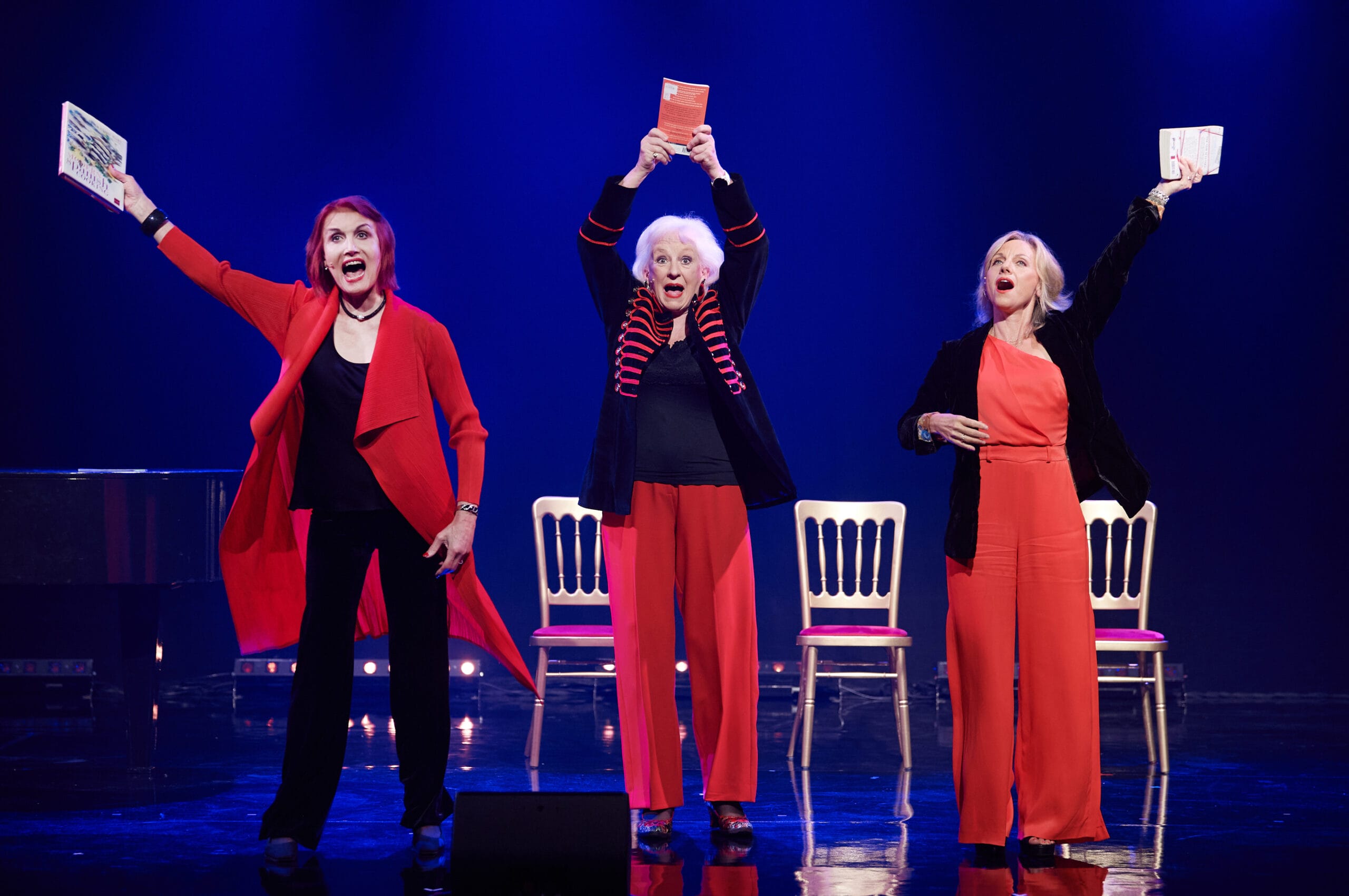 FASCINATING AIDA  Camberley Theatre CREDIT Geraint Lewis