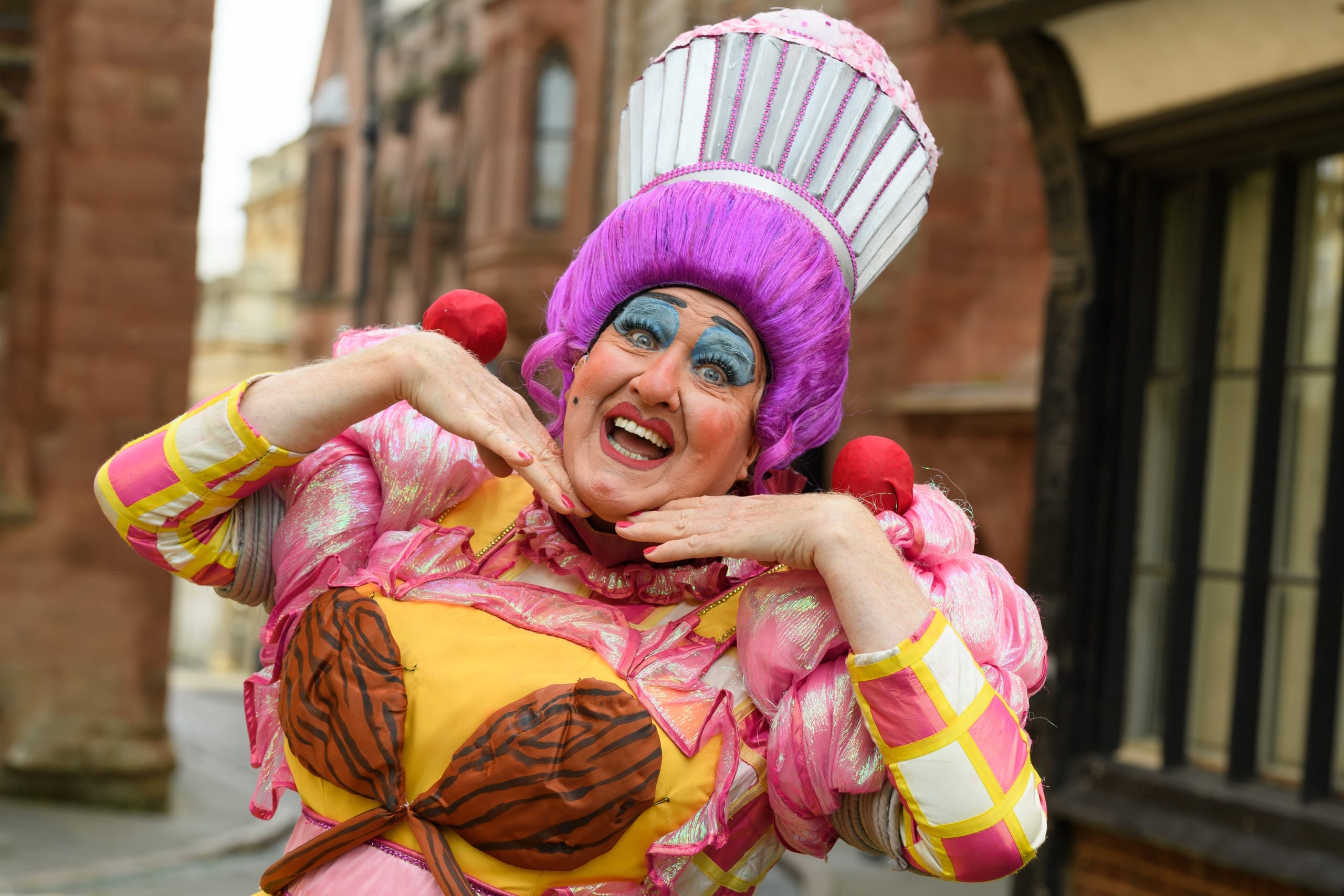 Iain Lauchlan - Dame Sarah the Cook